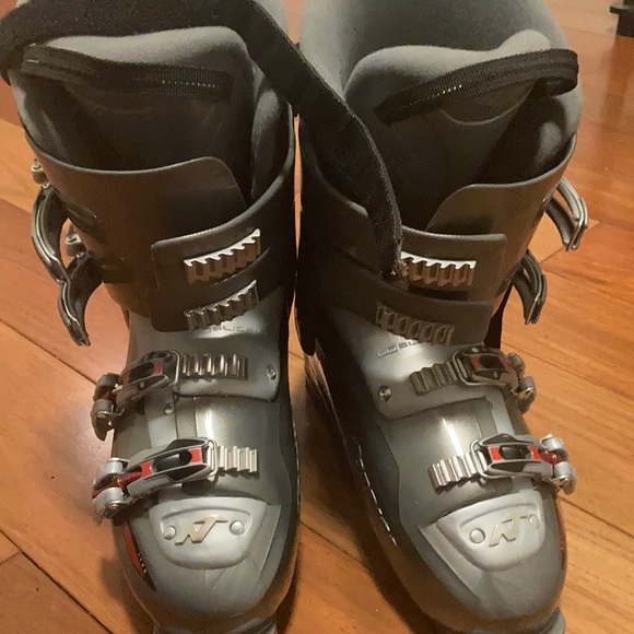 Nordica Size 28 Ski Boots - Picture 1 of 3